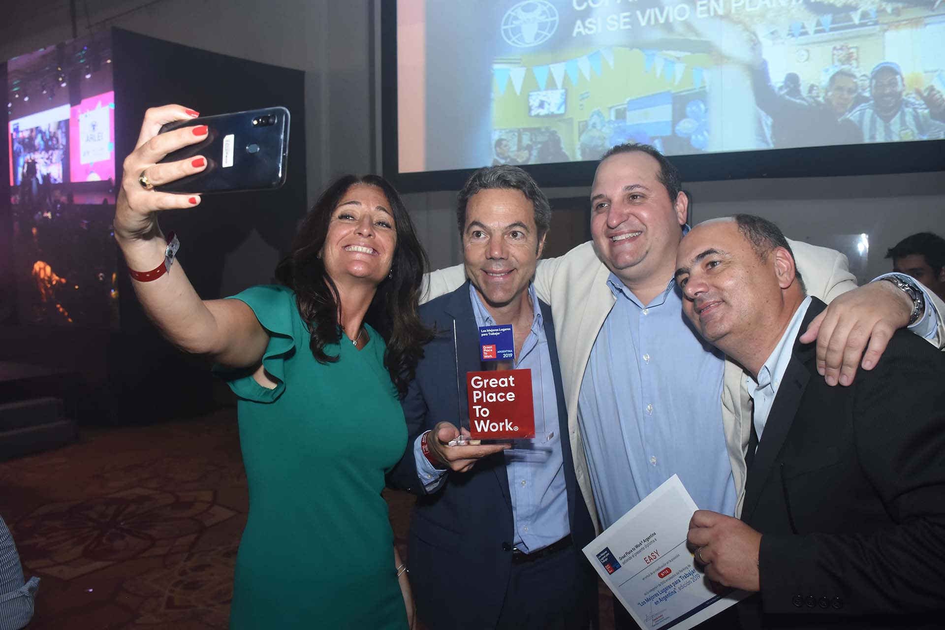 El equipo de Easy celebró con una selfie la premiación