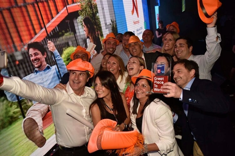 Una verdadera fiesta: con banderas, cotillón y mucho baile se premiaron los mejores lugares para trabajar en la Argentina