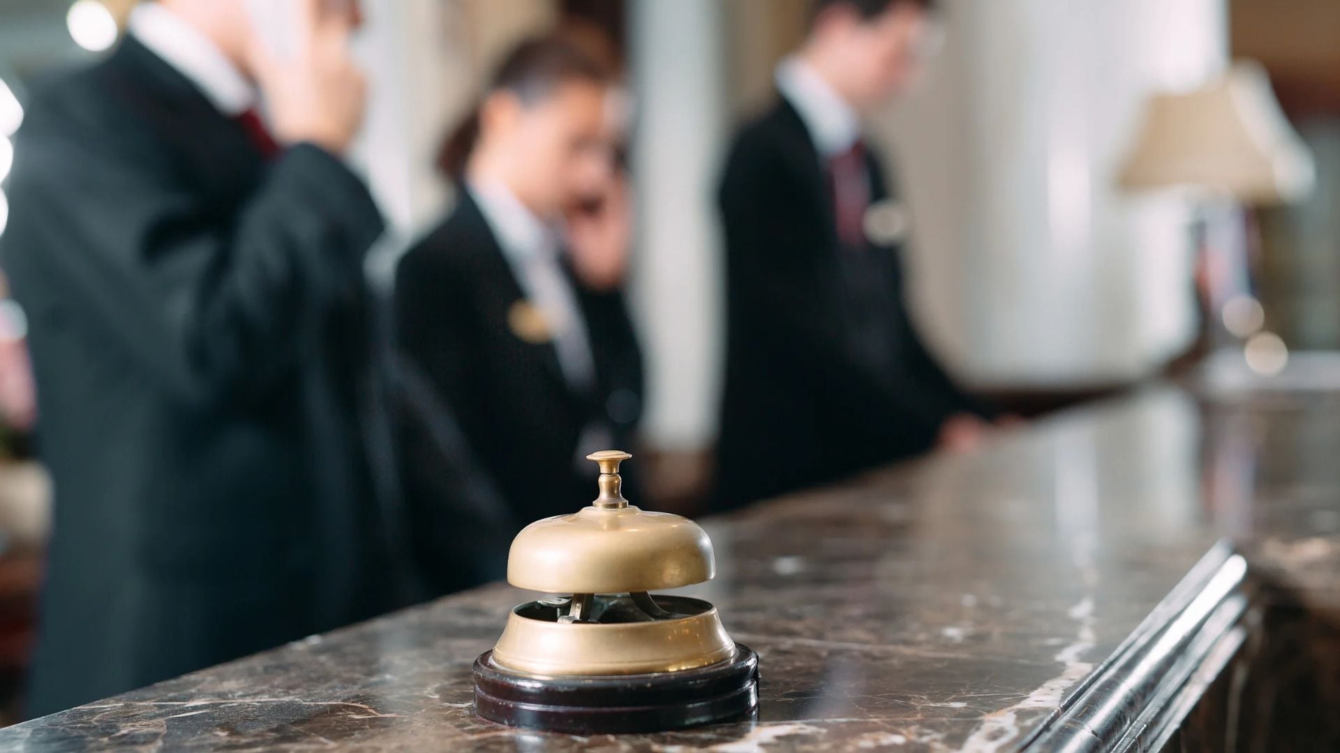 Cómo cuidar el bienestar laboral en temporada alta del turismo